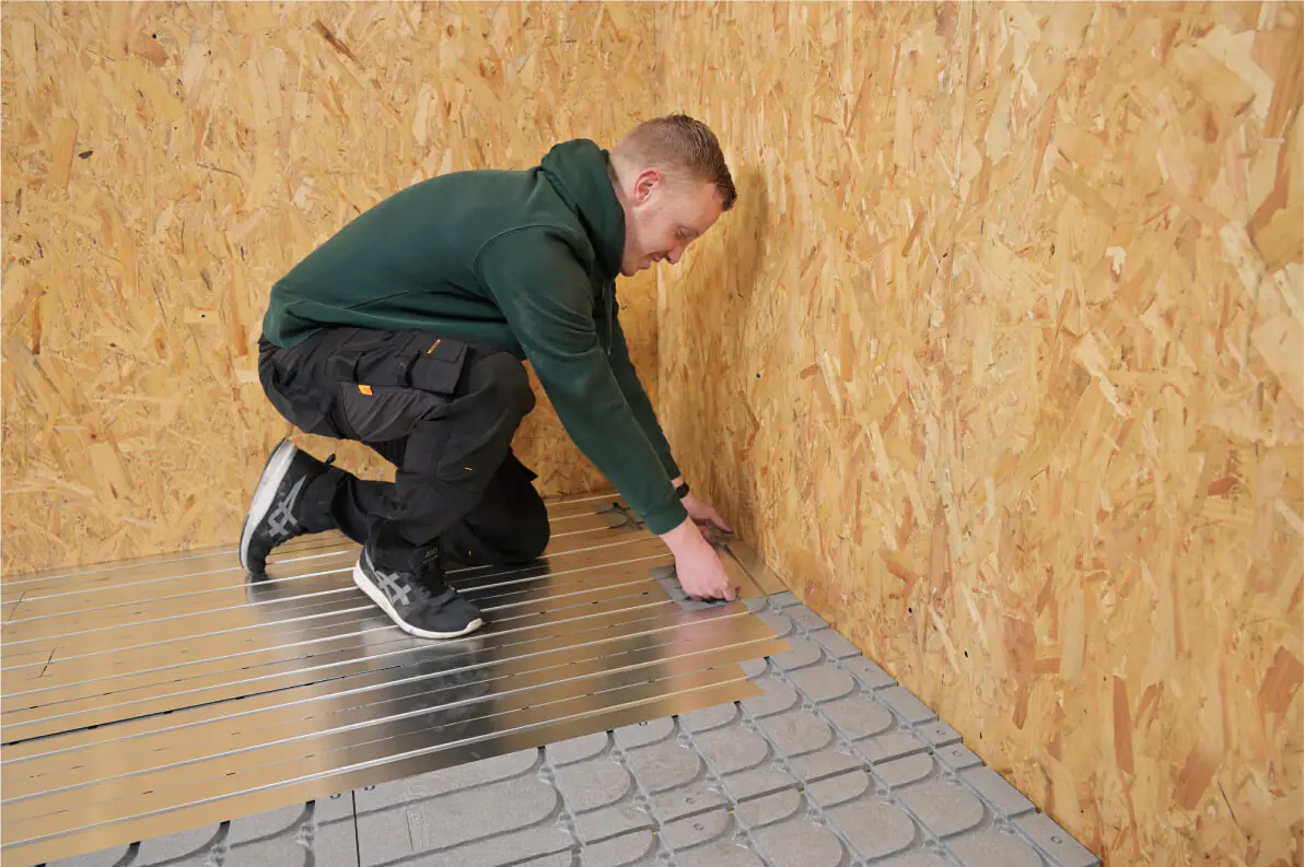 The installer is installing the AluTherm into the EPS Insulation.